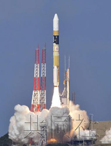 10月7日下午，搭载新型气象卫星“向日葵8号”的H2A火箭从日本鹿儿岛县的种子岛宇宙中心成功发射升空。