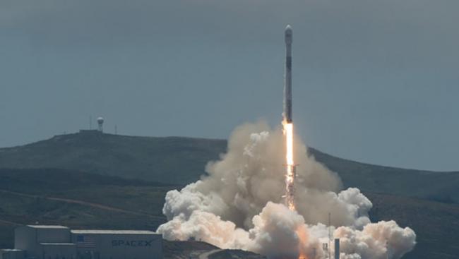 SpaceX猎鹰9火箭成功发射NASA双卫星 监测海平面上升、冰川融化