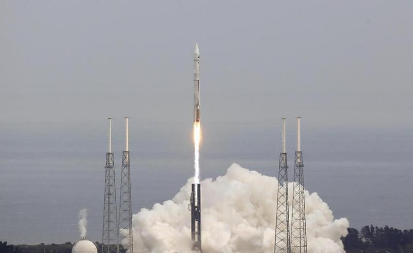 2013年11月18日，MAVEN搭乘火箭从卡纳维拉尔角空军基地升空。