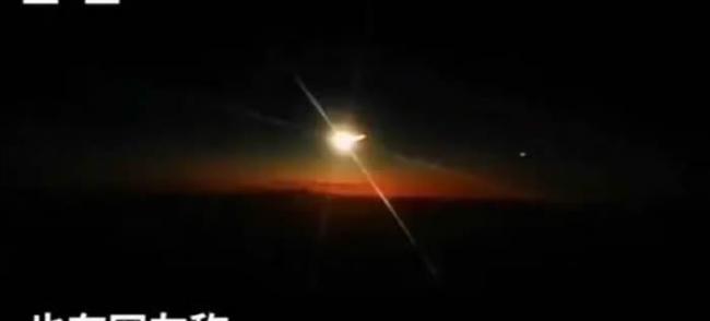 2020年12月23日早上7时24分青海玉树疑有陨石划过伴有巨响 火流星或来自小熊座流星雨
