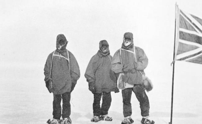 尼姆罗德探险队以雪橇运送物资。