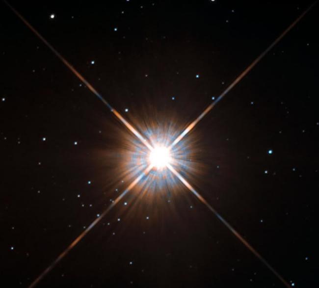 距离太阳最近的恒星比邻星发出神秘无线电信号
