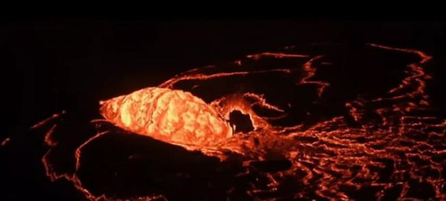 美国夏威夷基拉韦厄火山熔岩湖中形成的熔岩“穹顶喷泉”
