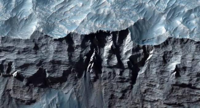 美国科罗拉多大峡谷相形见绌 太阳系最大峡谷――火星Valles Marineris峡谷