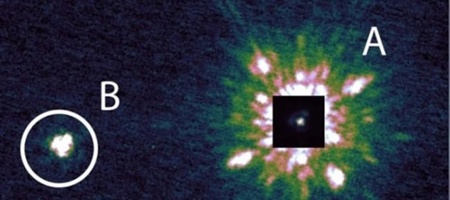 KIC 8462852 B（左）或影响KIC 8462852（右）变暗。