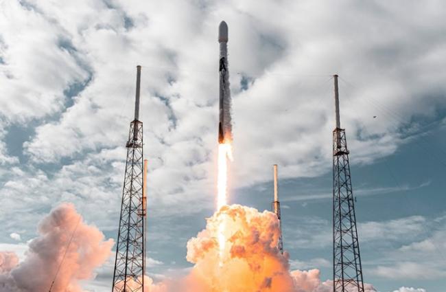 SpaceX破世界纪录一次送143枚人造卫星上太空