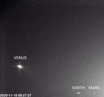 太阳轨道探测器在星空的背景下捕捉到金星、地球和火星的画面