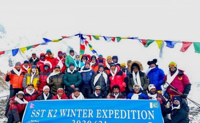 尼泊尔登山队冬季征服世界第二高峰乔戈里峰写下历史 凯旋回归获夹道欢迎
