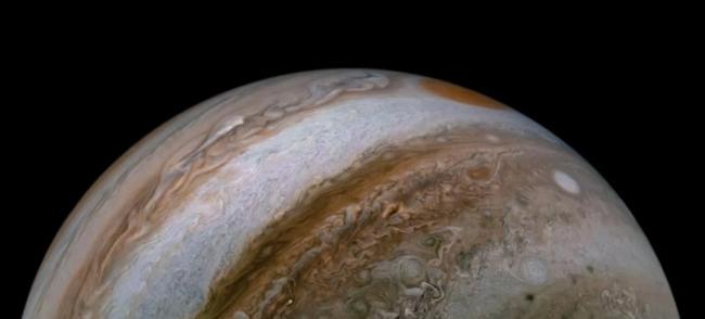 NASA朱诺号航天器再次展示风暴木星令人难忘的景象