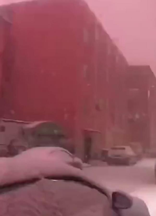 河南省郑州市出现“雷打雪”现象：在下雪天里打雷