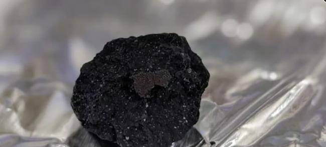 2月28日“火球”在英国上空爆炸后 科学家找到罕见碳质球粒陨石