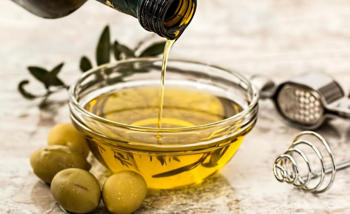 椰子油、橄榄油、植物油、菜籽油、鳄梨油等哪种食用油对健康最有益？特级初榨橄榄油