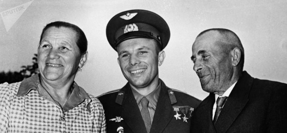 苏联空军飞行员尤里・加加林太空归来 报纸未披露之事