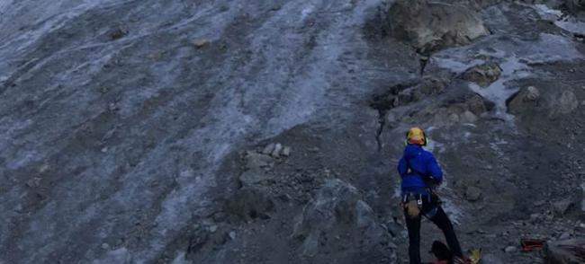阿尔卑斯山脉冰川融化 43年前失踪的登山客尸体出露