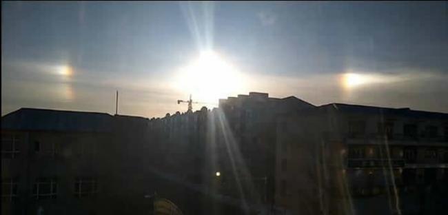 幻日：10月15日早黑龙江大兴安岭地区漠河市上空出现“三个太阳”