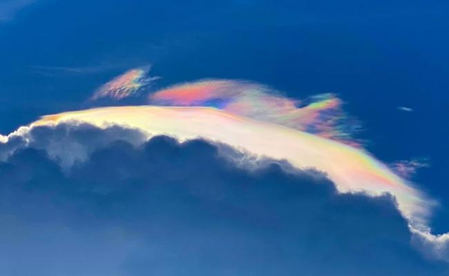 台湾宜兰县出现罕见彩虹云――“环地平弧”