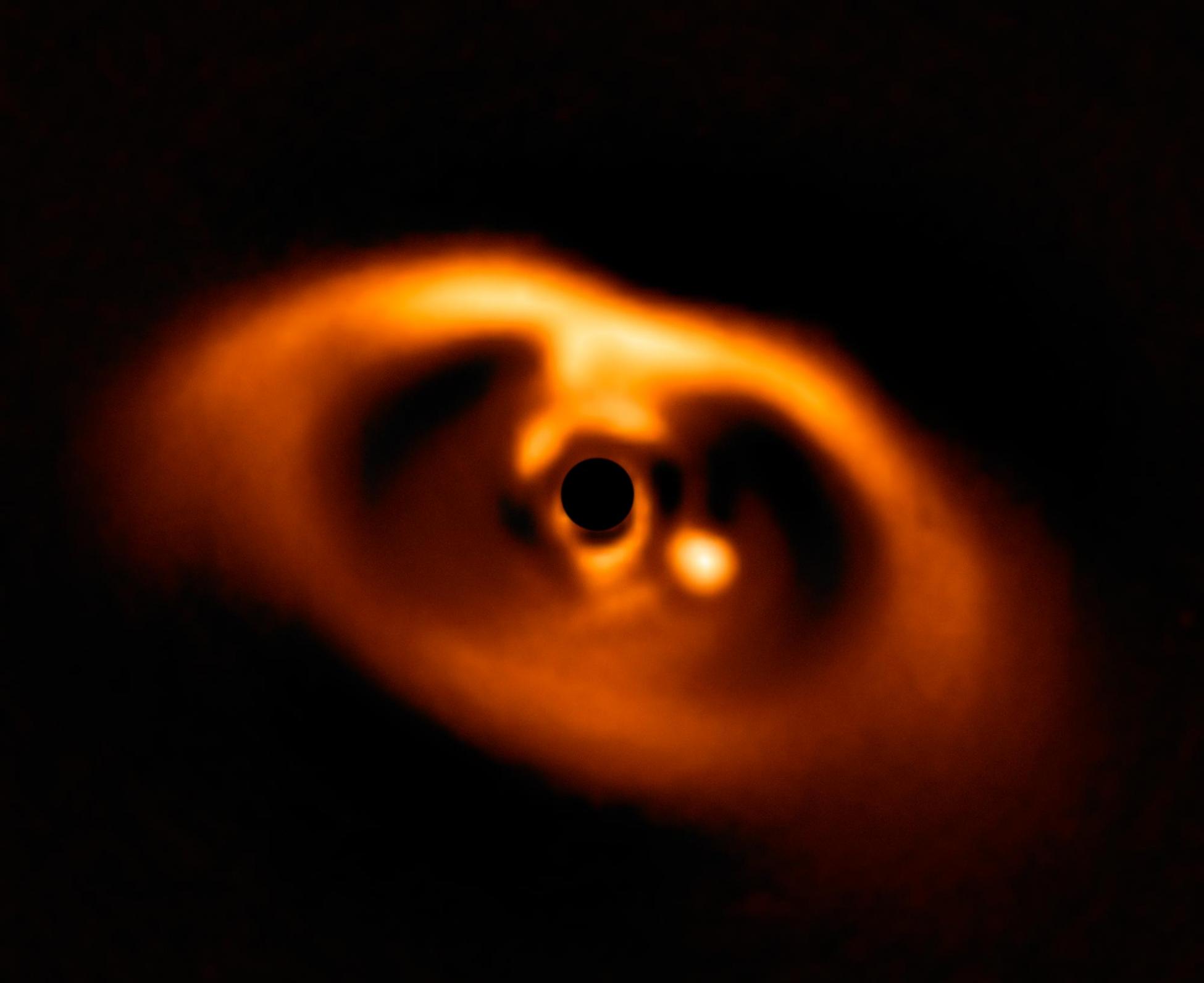 哈勃望远镜观察到遥远太阳系PDS 70正处于形成过程的巨大系外行星