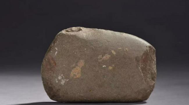 招果洞通体磨光石器：上万年前古人类就会纹身了？