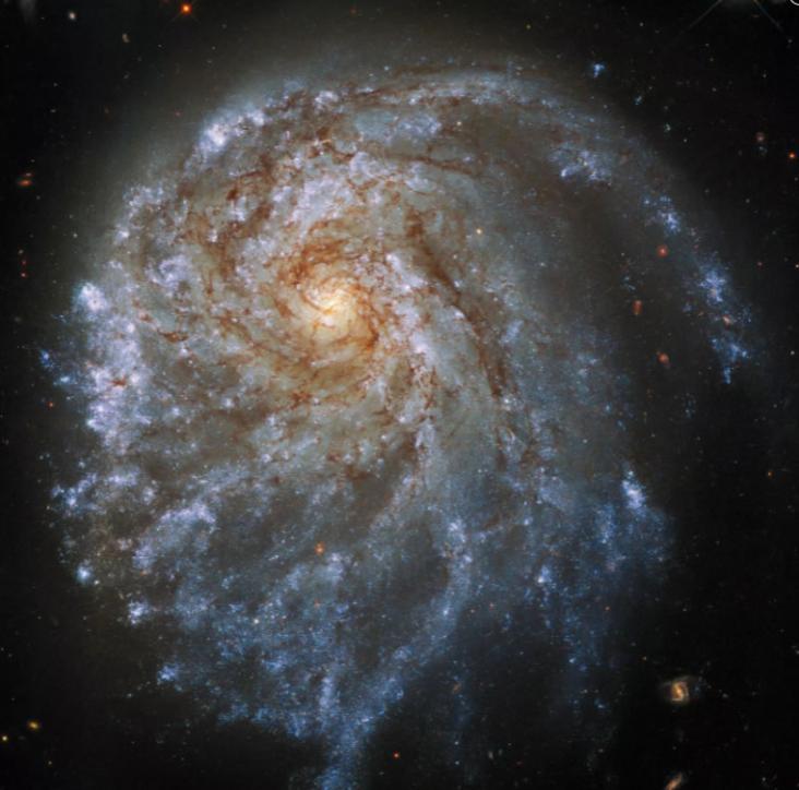 哈勃太空望远镜观察“煎蛋”螺旋星系NGC 2276