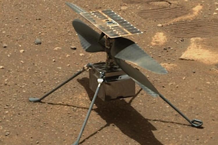 NASA最新火星照片上发现“死星”？不，那是直升机的脚