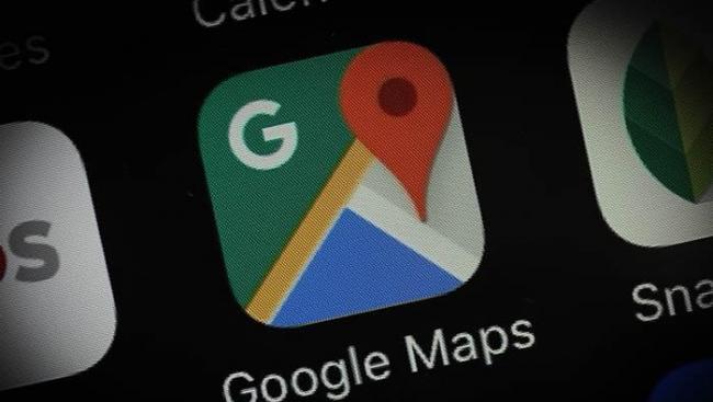 一名少女在使用Google地图时看到6年前的自己