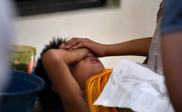 菲律宾千名男童接受割礼 痛苦嚎叫