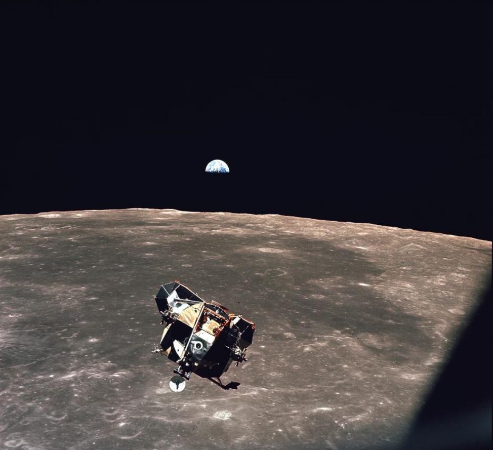阿波罗11号任务鹰号登月舱（LM-5）可能仍然在绕着月球的轨道上运行