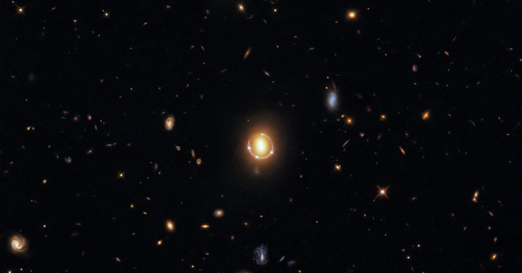 哈勃望远镜捕捉到的6个发光点实际由3个星系组成