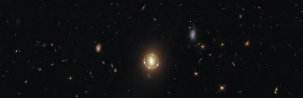 哈勃太空望远镜拍摄到令人惊叹的 “爱因斯坦环Einstein ring”