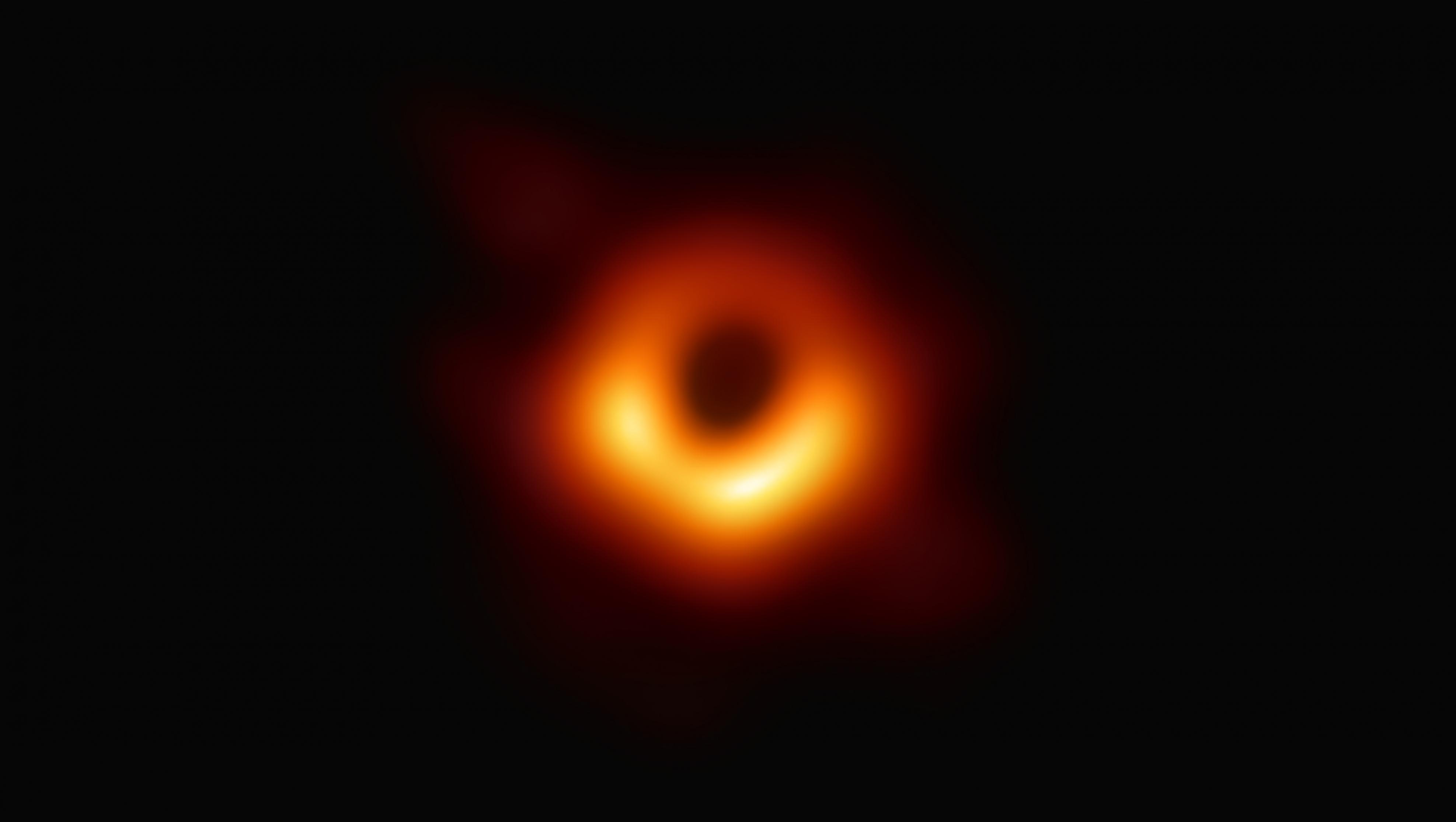 众多直接和间接证据表明：黑洞在宇宙中的的确确是存在的