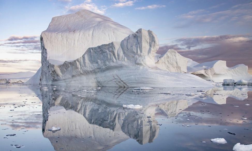 研究发现格陵兰岛和南极洲等地冰河和陆地冰层融化导致地壳轻微变形